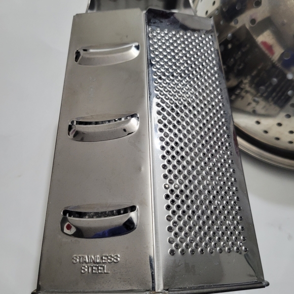 6 sided stainless steel grater with bonus drainer - Picture 7 of 10